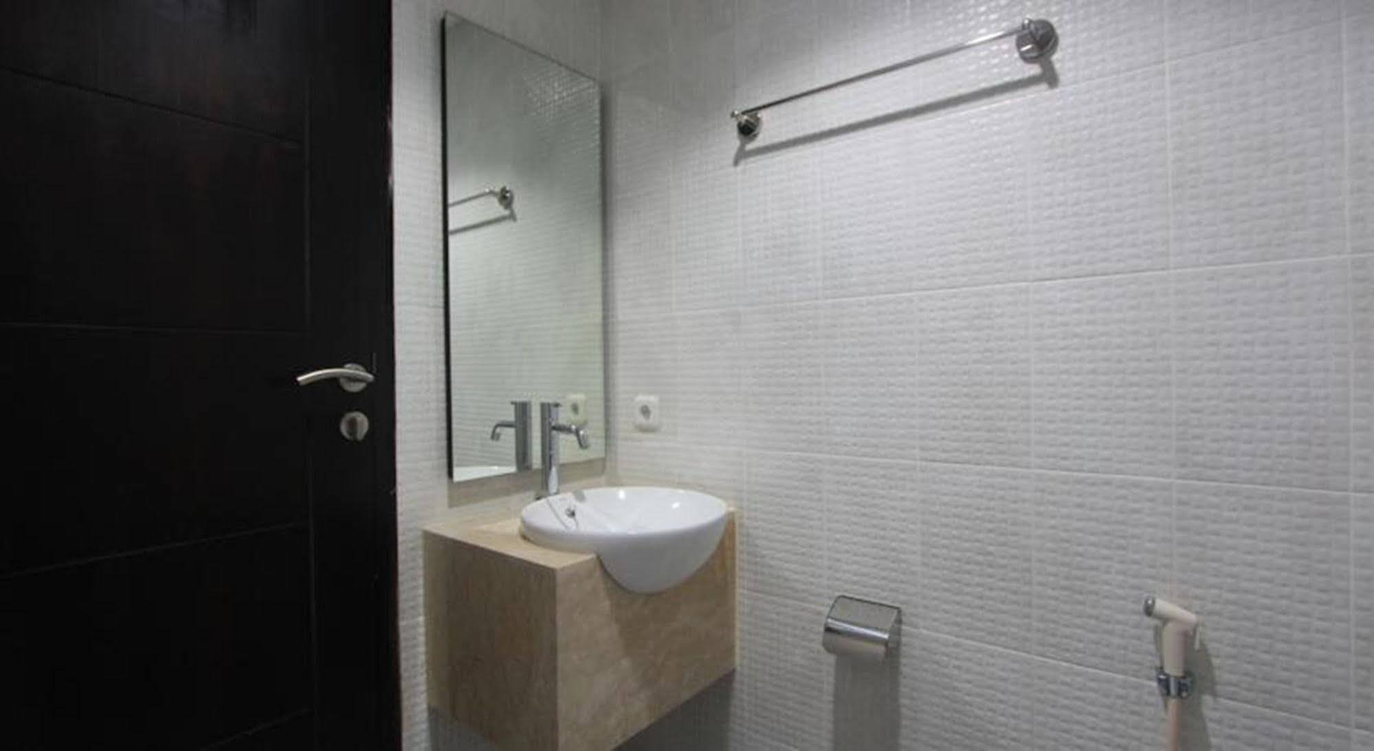 Airport Kuta Hotel And Residences Tuban Exterior foto